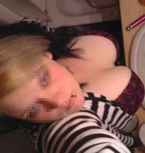 Viens jouer avec moi j’ai envie de faire des cochonneries devant ma webcam