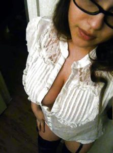 Brunette recherche mec ultra discret pour plan Q adultère